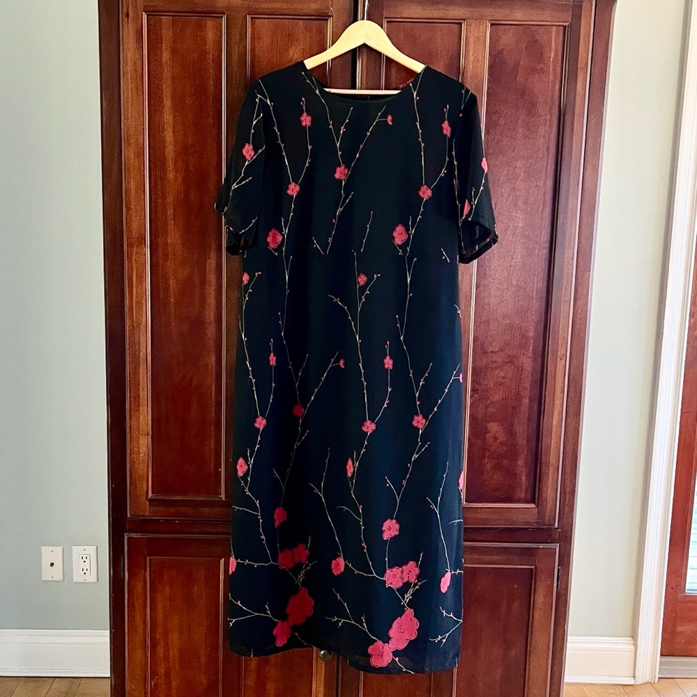 Bice by Sag Harbor Vintage Maxi Dress w/Short Sleeves in Black w/Poppy Florals.